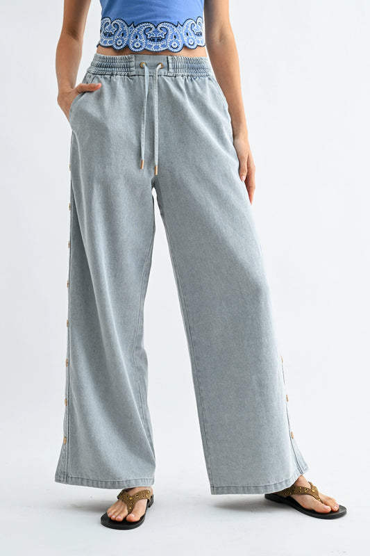 Wide-Leg Light Wash Denim Trousers Side Button