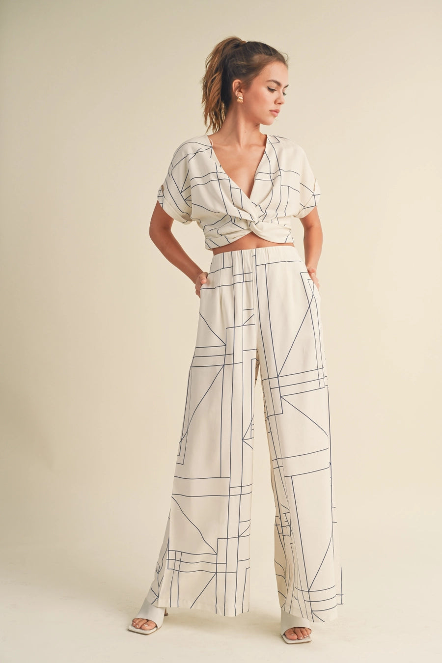 Multi Grid Pattern Knit Front Top