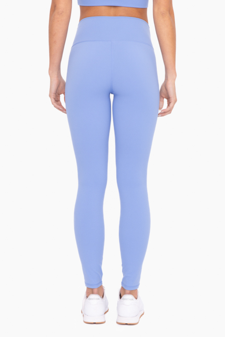 close up back view of the Manhattan high waisted leggings in the color fog 