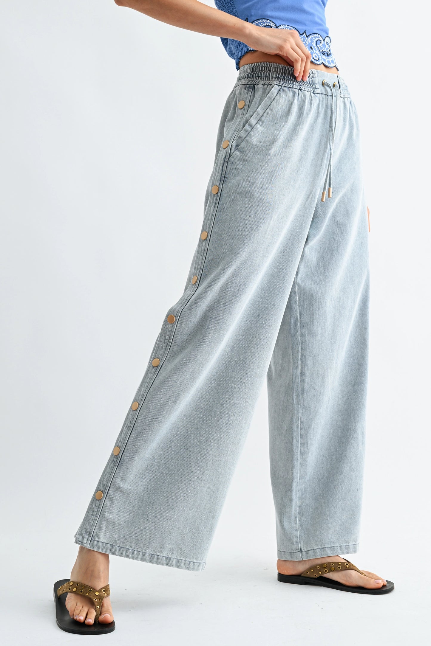 Wide-Leg Light Wash Denim Trousers Side Button