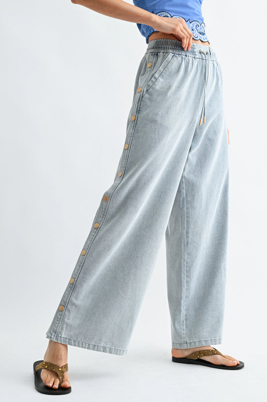 Wide-Leg Light Wash Denim Trousers Side Button