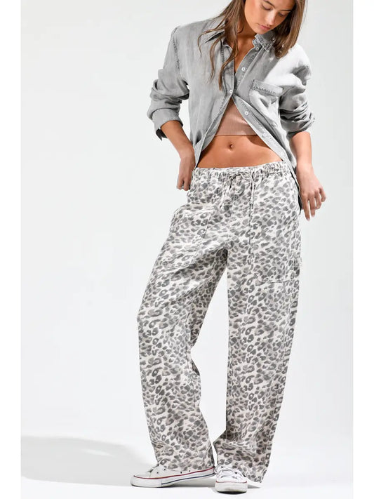 Elastic Waist Leopard Printed Cargo Pants