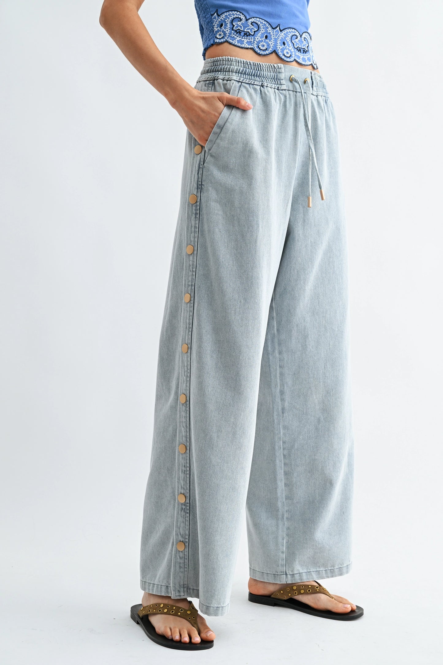 Wide-Leg Light Wash Denim Trousers Side Button