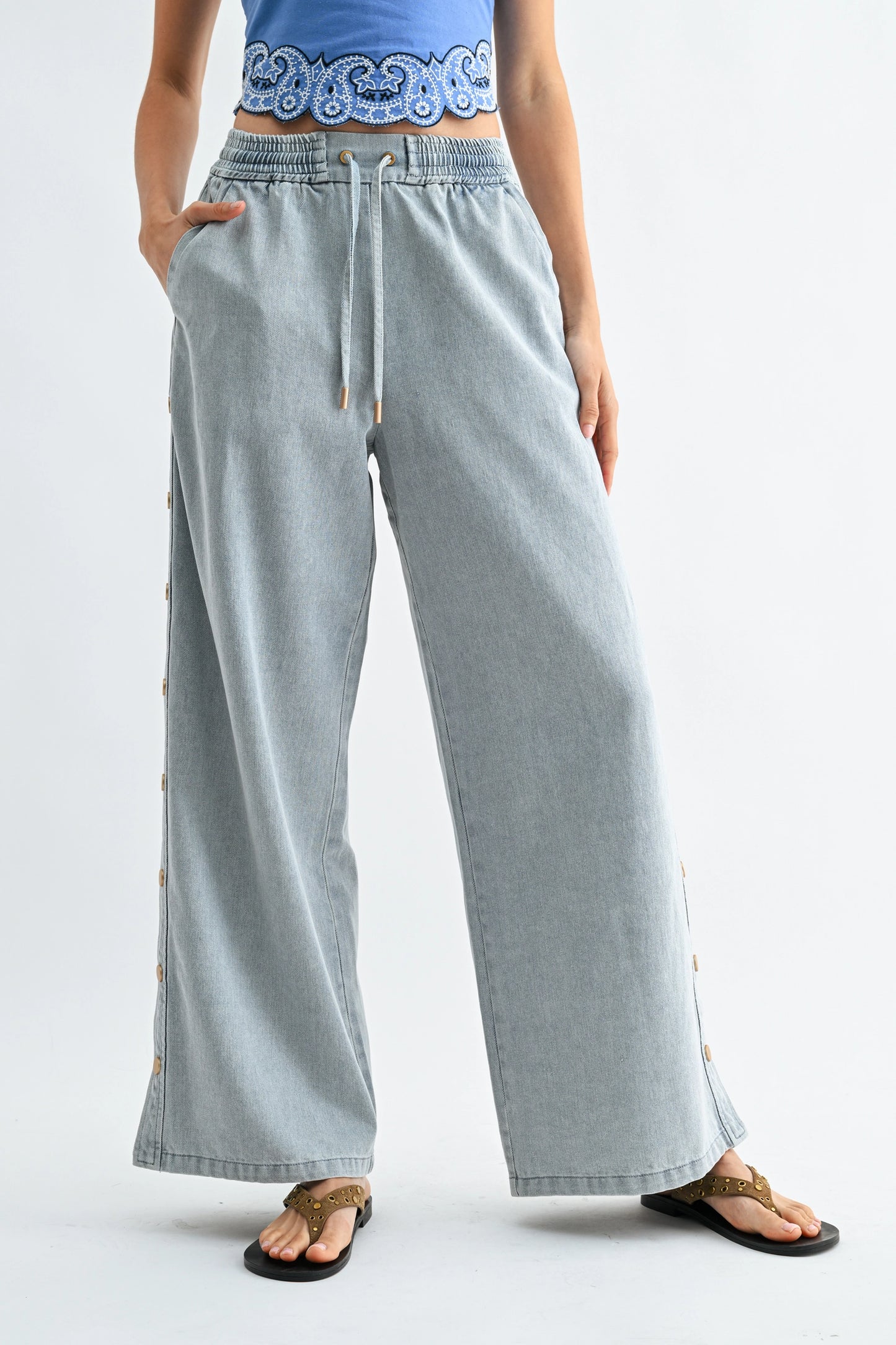 Wide-Leg Light Wash Denim Trousers Side Button