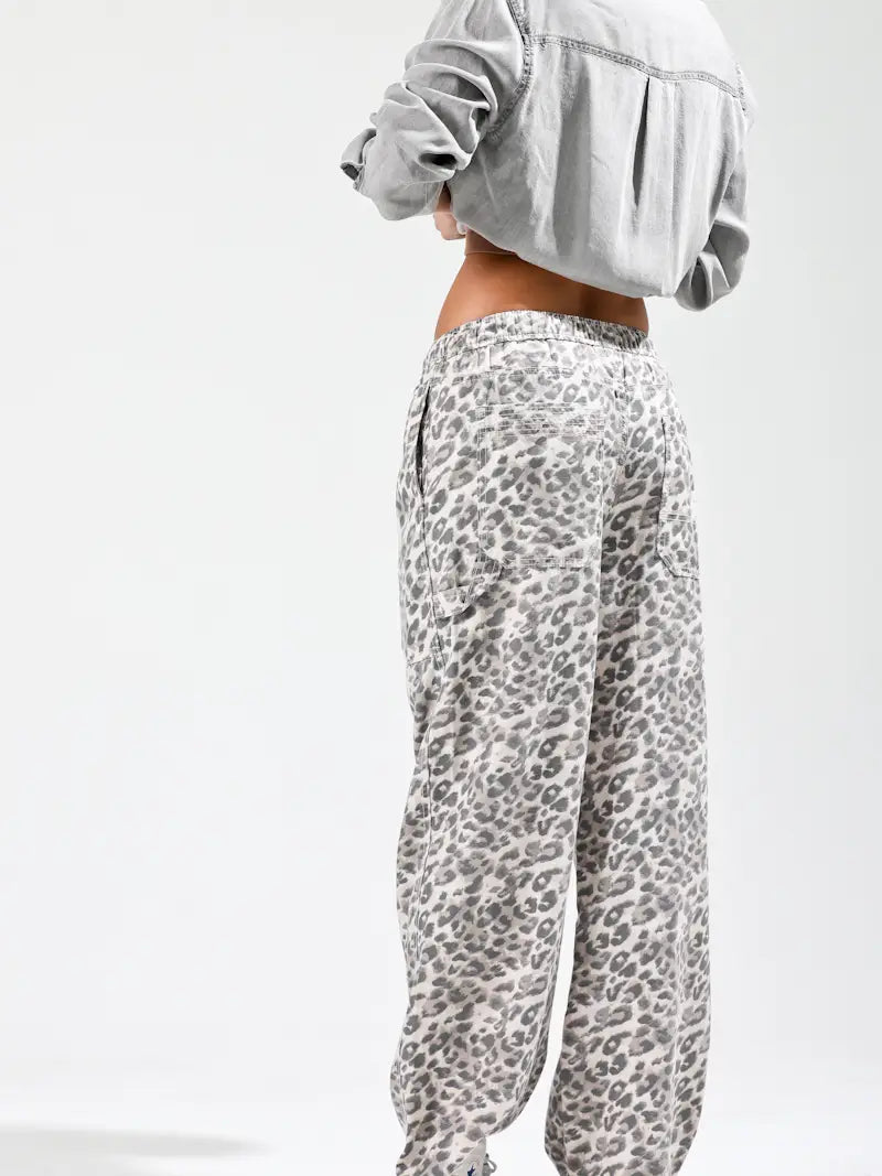 Elastic Waist Leopard Printed Cargo Pants