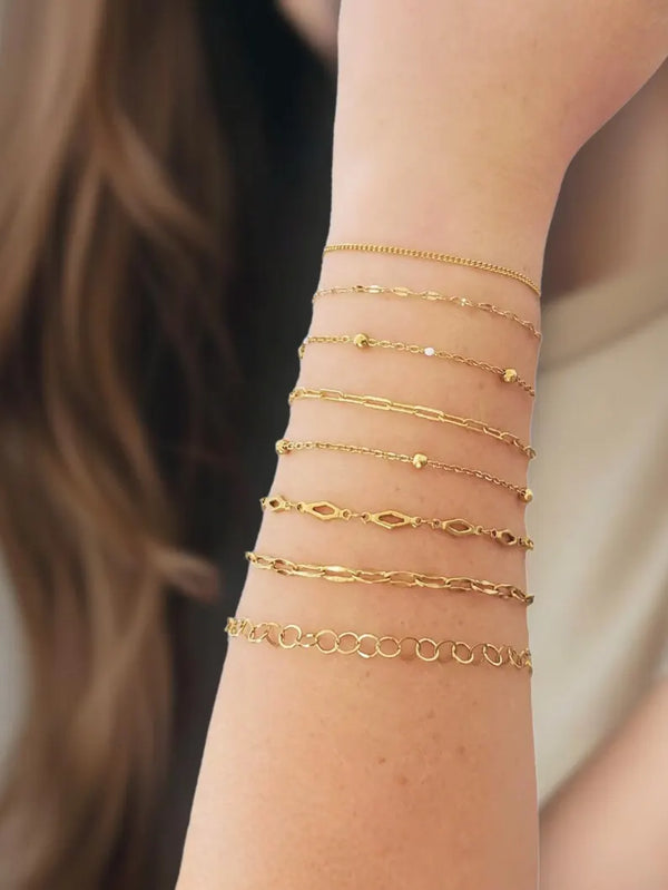 Delicate gold bracelet